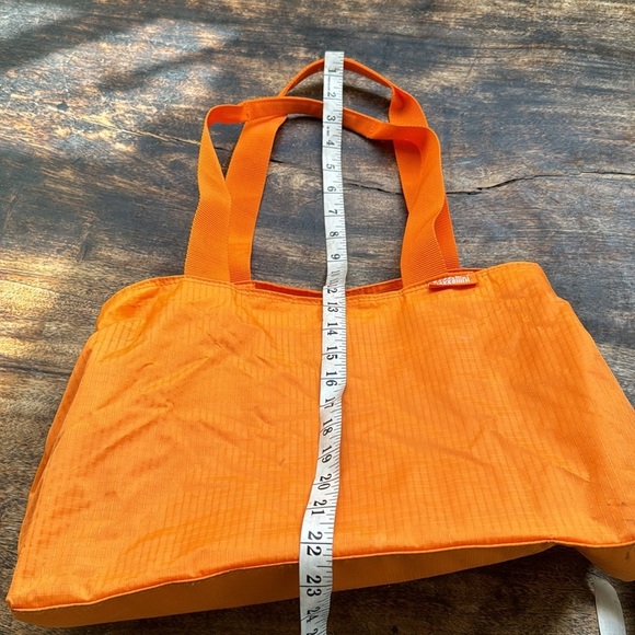 Baggallini orange carry all nylon tote large with pink lining - Picture 12 of 14